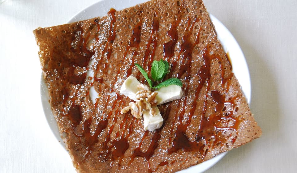 蕎麦の花のハチミツ カマンベール&クルミ添え ガレット